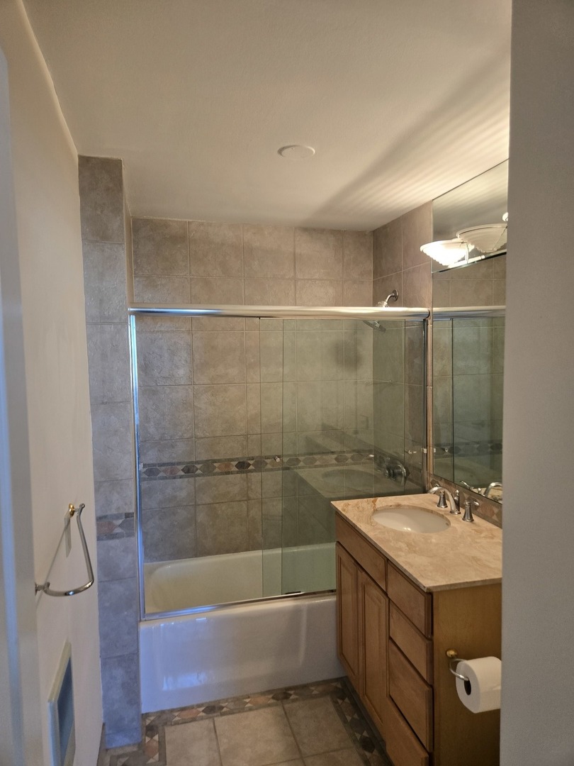 40 East Cedar Street, Unit 21C Chicago, IL 60611 - Photo 25 of 33 a bathroom with a tub sink and mirror