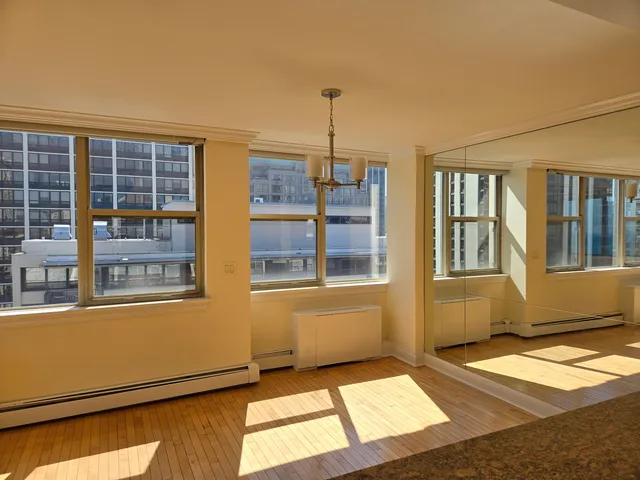 $3,500 | 40 East Cedar Street, Unit 21C, Chicago, IL 60611