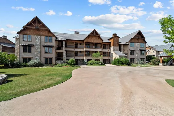 $574,000 | 2033 Harbor Way, Unit 302, Graford, TX 76449