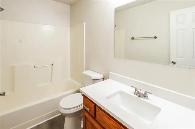 $2,435 | 1495 Northwest Yankee Drive, Blue Springs, MO 64015