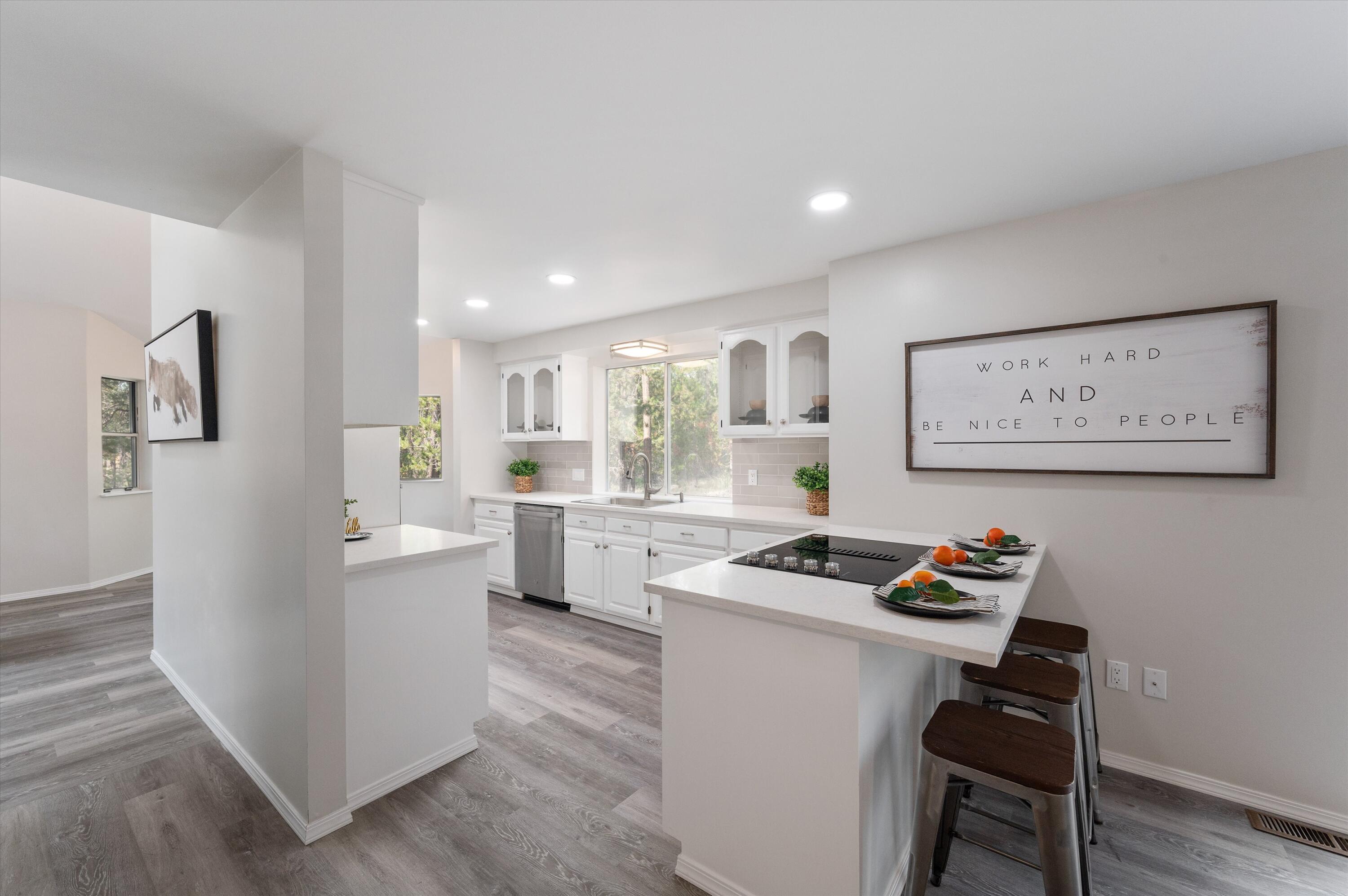 52606 Skidgel Road La Pine, OR 97739 - Photo 14 of 40 Breakfast Bar