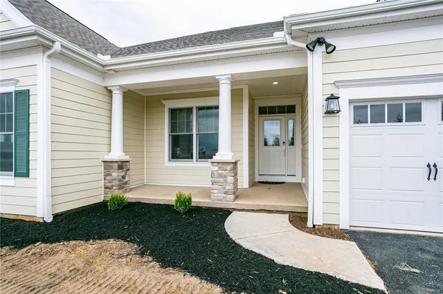 $539,900 | 243 Bretlyn Circle, Brighton, NY 14618