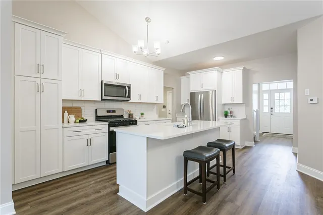 $539,900 | 243 Bretlyn Circle, Brighton, NY 14618