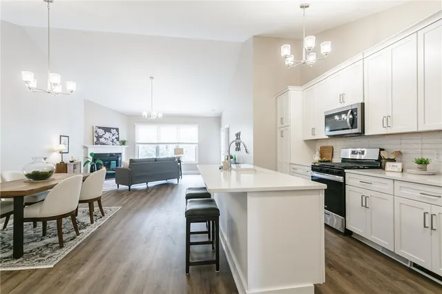 $539,900 | 243 Bretlyn Circle, Brighton, NY 14618