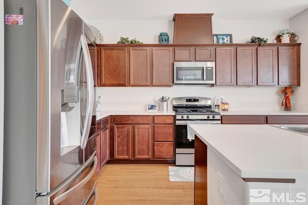 929 Estuary Circle Reno, NV 89506 - Photo 8 of 30 a kitchen with stainless steel appliances granite countertop a refrigerator and a stove top oven