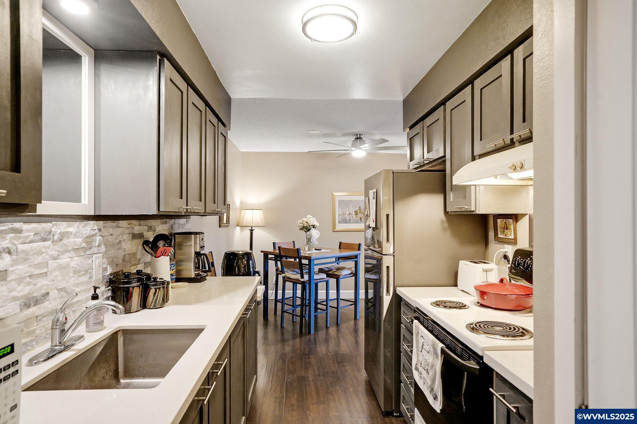 950 Evergreen Road, Unit 309 Woodburn, OR 97071 - Photo 9 of 28 Gallery Image 9