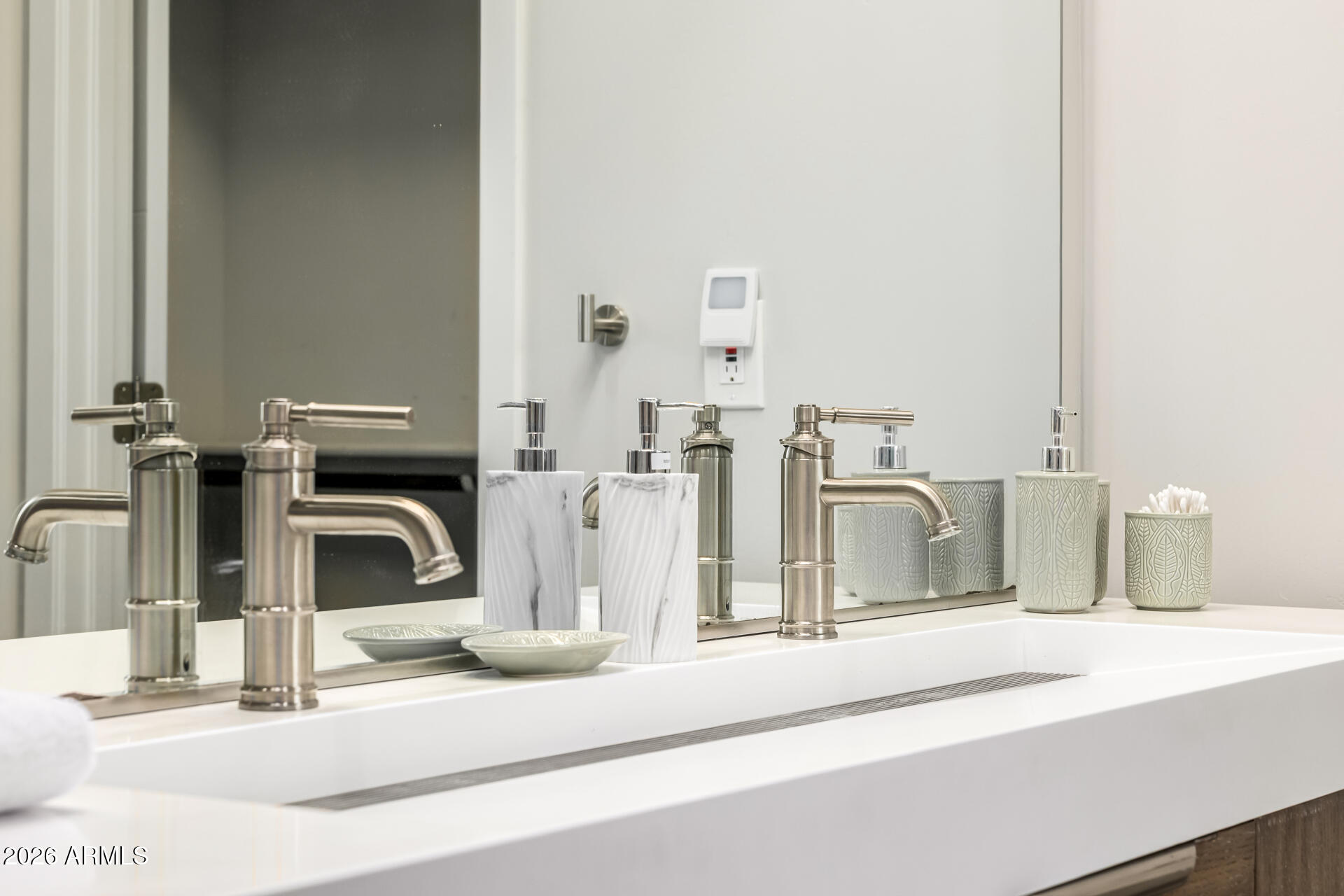 6726 North 11th Street Phoenix, AZ 85014 - Photo 25 of 49 a bathroom with sink and mirror