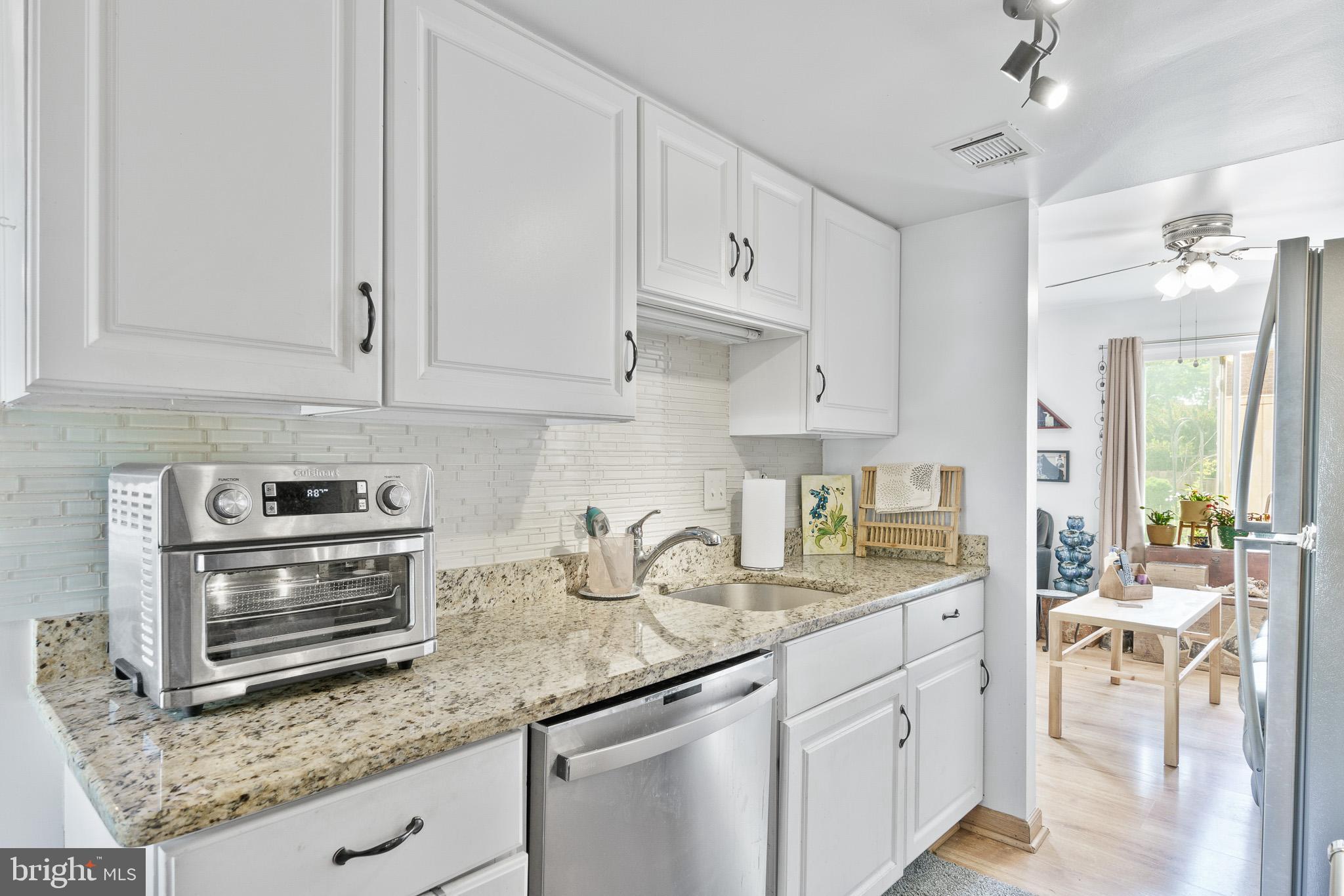 19420 Thomas Farm Road Gaithersburg, MD 20886 - Photo 2 of 15