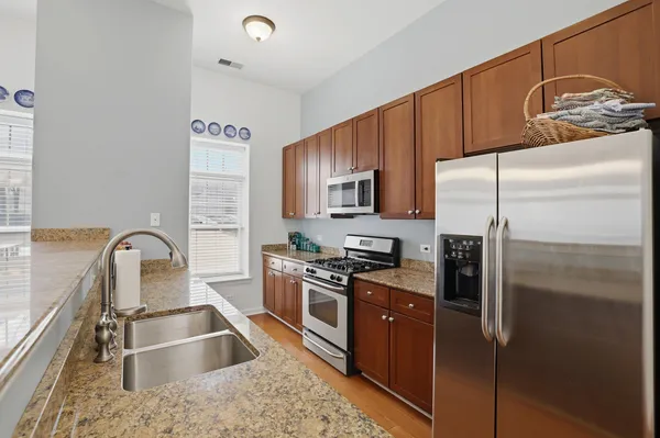 $489,900 | 965 Rogers Street, Unit 104, Downers Grove, IL 60515