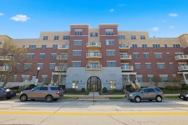 $489,900 | 965 Rogers Street, Unit 104, Downers Grove, IL 60515