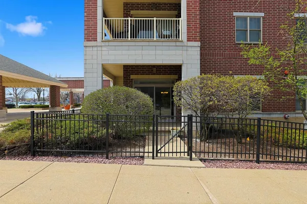 $489,900 | 965 Rogers Street, Unit 104, Downers Grove, IL 60515
