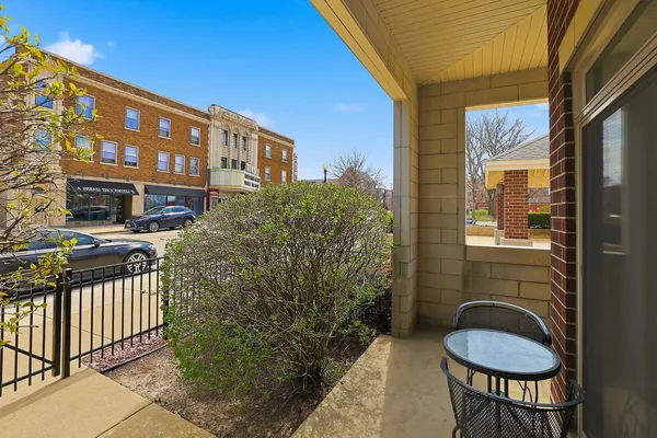 $489,900 | 965 Rogers Street, Unit 104, Downers Grove, IL 60515