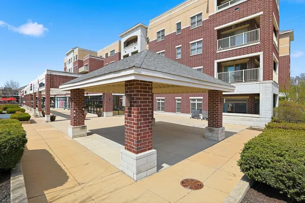 $489,900 | 965 Rogers Street, Unit 104, Downers Grove, IL 60515