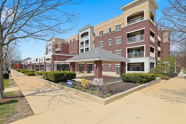 $489,900 | 965 Rogers Street, Unit 104, Downers Grove, IL 60515