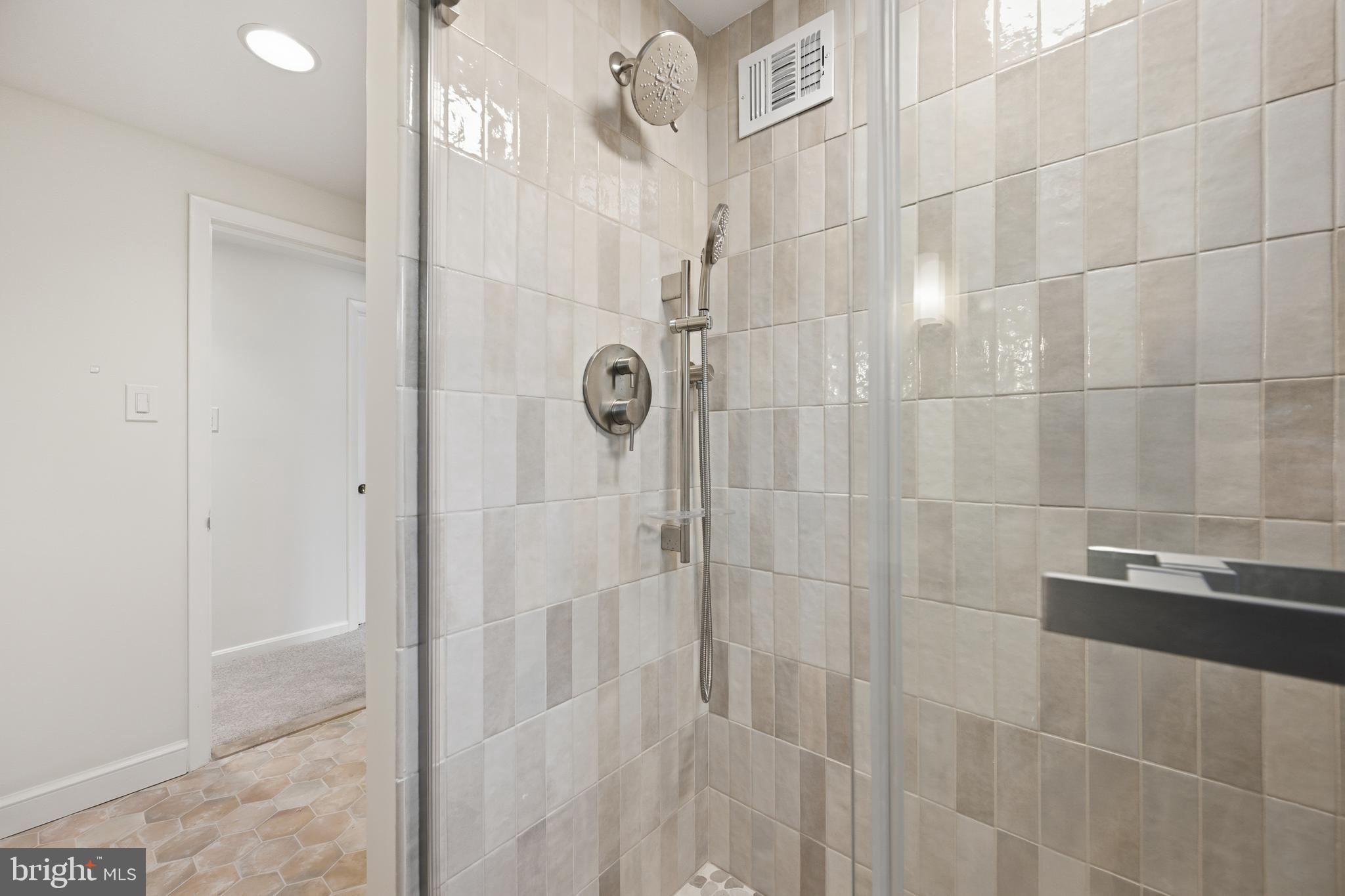 5804 Lenox Road Bethesda, MD 20817 - Photo 31 of 47 Bathroom #3