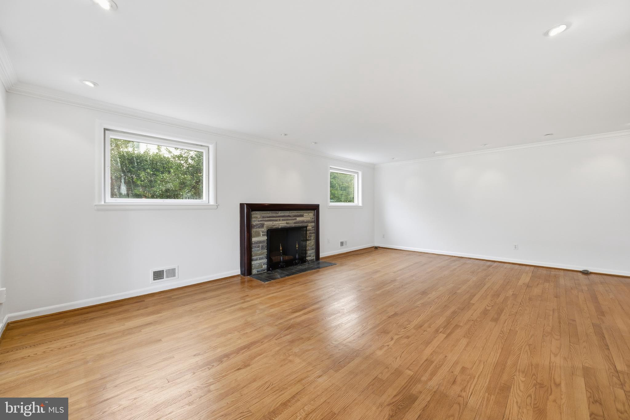 5804 Lenox Road Bethesda, MD 20817 - Photo 6 of 47 Gleaming hardwood floors