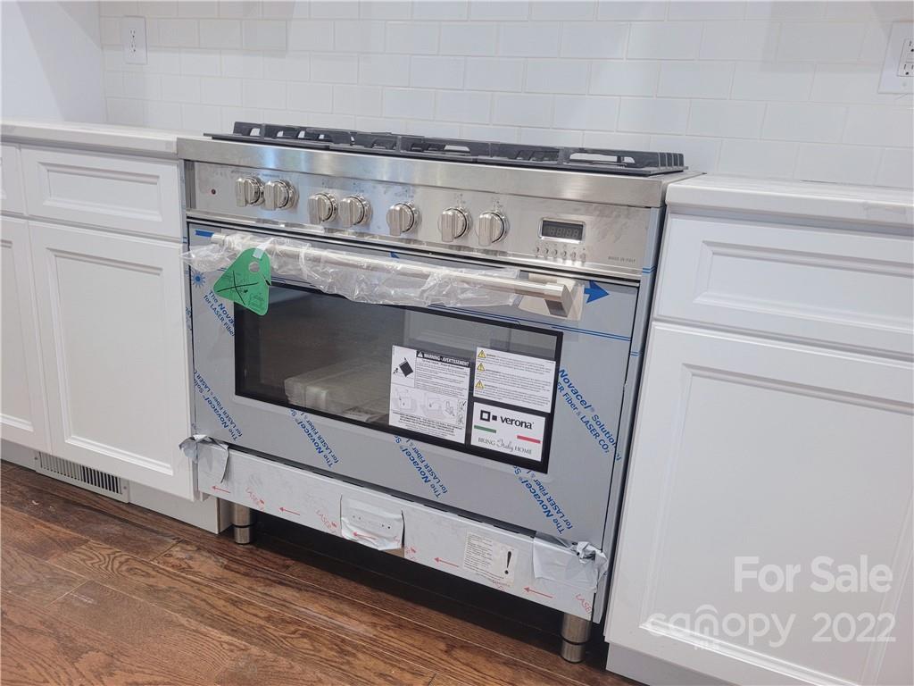 2304 Peniel Road Columbus, NC 28722 - Photo 4 of 18 a close view of stove