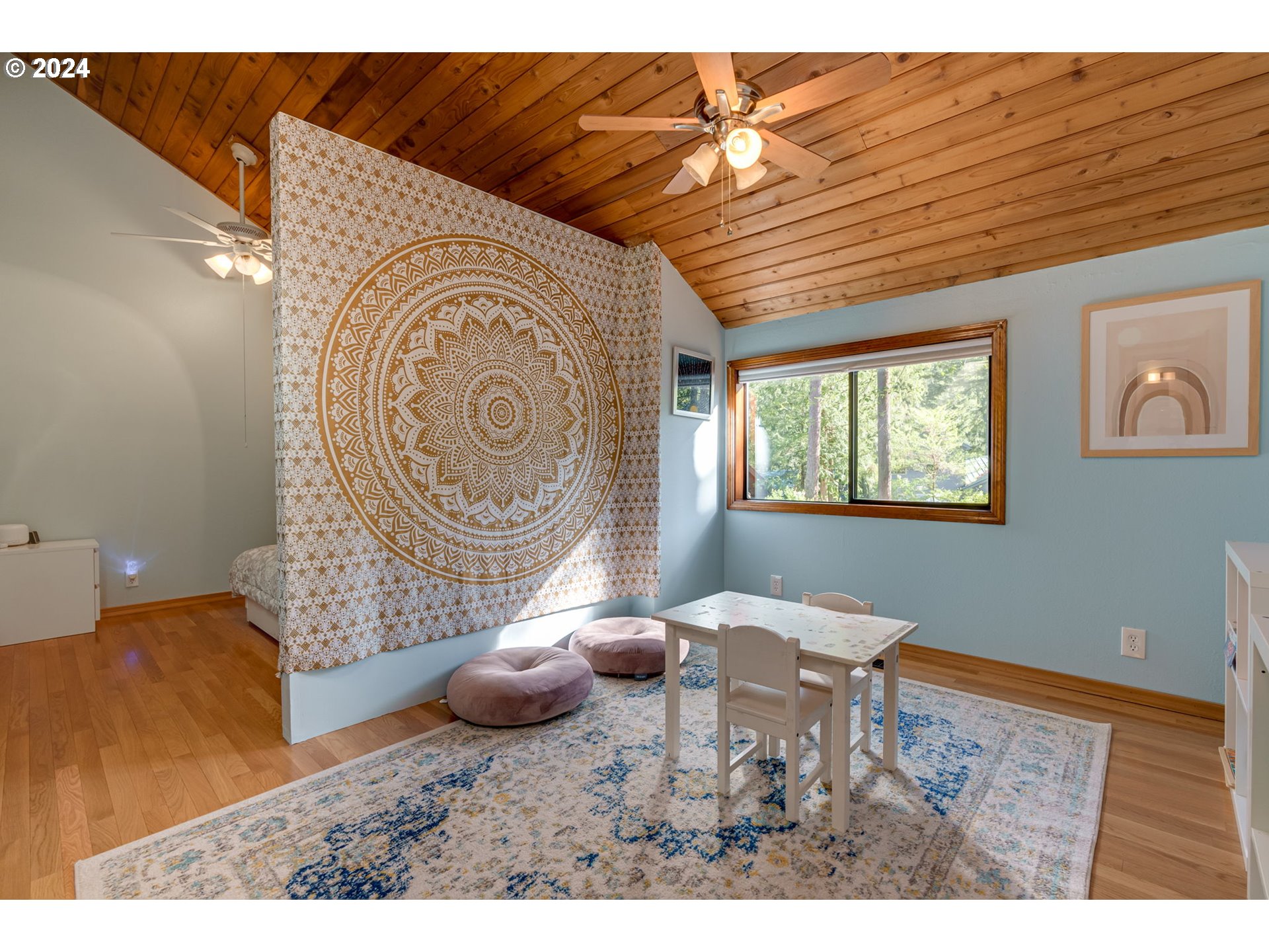 65377 East Sandy River Lane Rhododendron, OR 97049 - Photo 20 of 40 a view of a living room and window