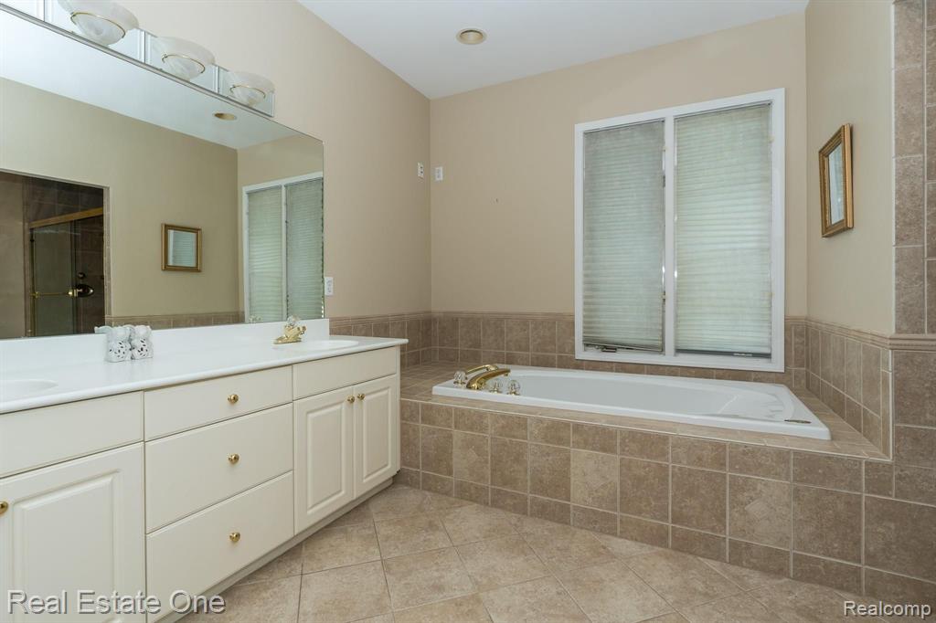 1784 Blue Grass Drive Rochester Hills, MI 48306 - Photo 42 of 72