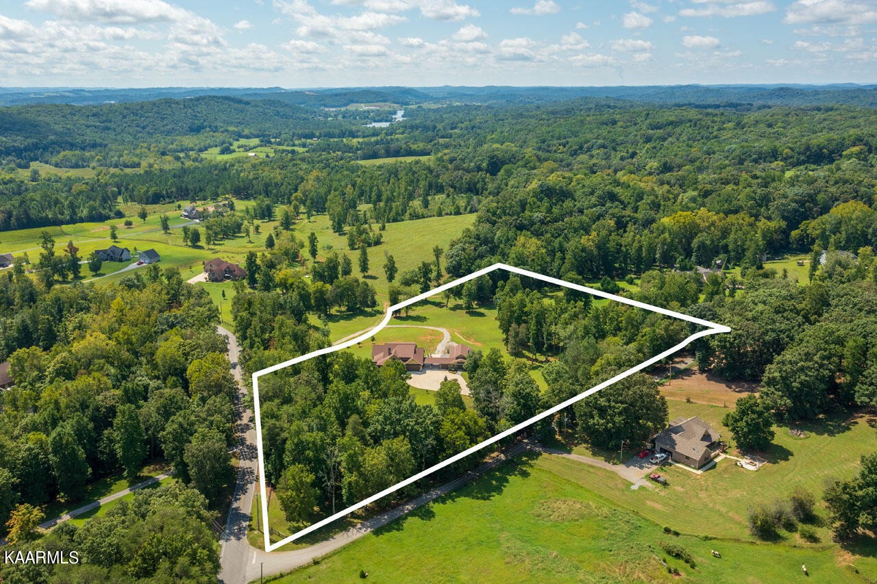 215 Estes Road Loudon, TN 37774 - Photo 55 of 59 a view of a tennis court