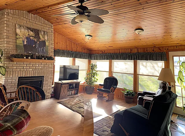 $179,900 | 335 East Sorenson Avenue, Appleton, MN 56208