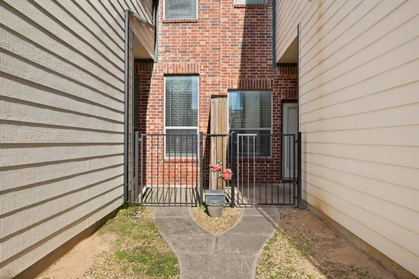 $420,000 | 1912 Lantana Lane, Irving, TX 75063