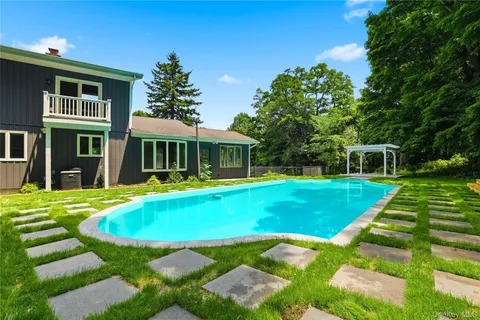 $1,500,000 | 12 East Mt Airy Road, Croton-on-Hudson, NY 10520