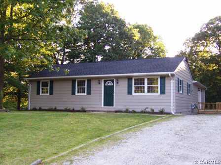 15712 Saddlebrook Road Chesterfield, VA 23838 - Photo 4 of 7 a front view of a house with a garden