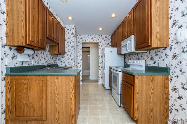 $245,000 | 1005 Lexington Estates Drive, Godfrey, IL 62035