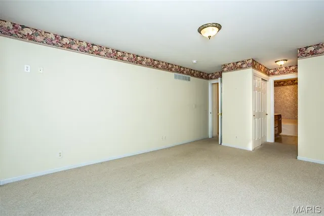 $245,000 | 1005 Lexington Estates Drive, Godfrey, IL 62035