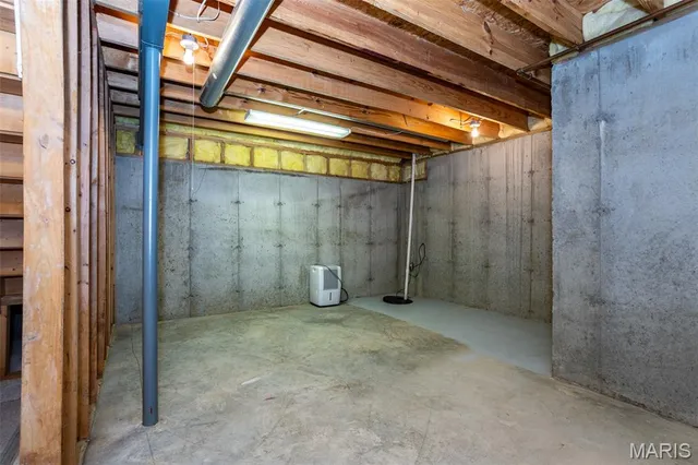 $245,000 | 1005 Lexington Estates Drive, Godfrey, IL 62035