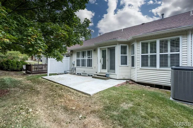 $245,000 | 1005 Lexington Estates Drive, Godfrey, IL 62035