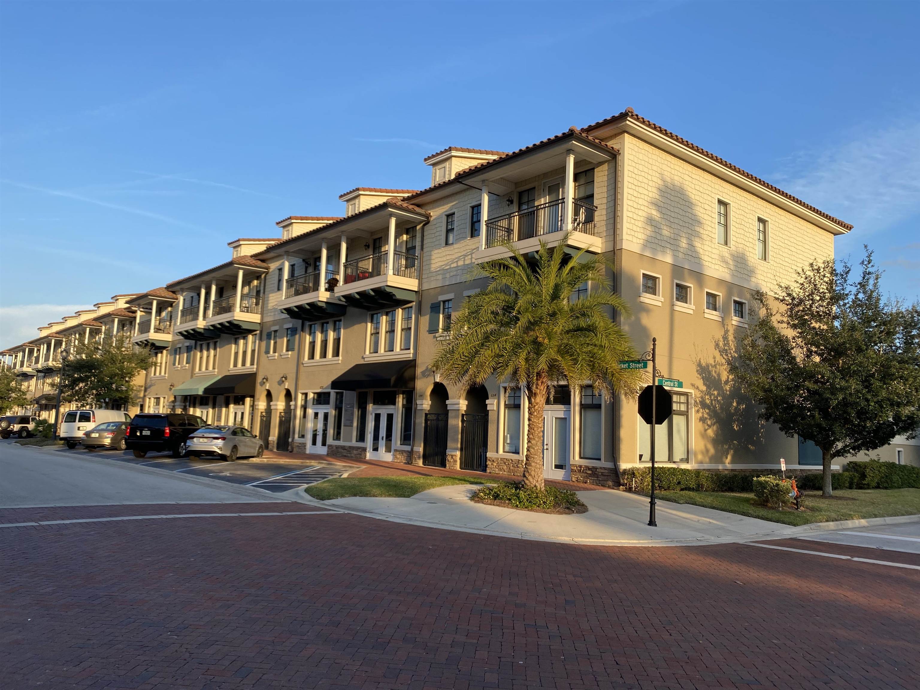 654 Market Street St. Augustine, FL 32095 - Photo 37 of 38 a front view of a building