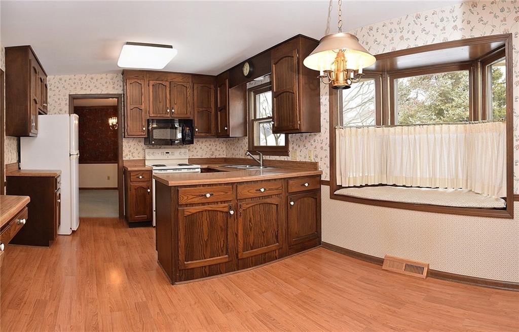 12828 Charing Cross Road Carmel, IN 46033 - Photo 9 of 22 Gallery Image 9