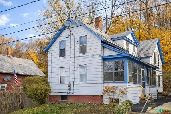 a view of a house with a yard