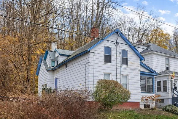 a view of a house with a yard