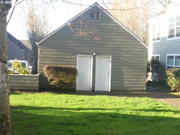 $365,000 | 8405 Southwest Curry Drive, Unit D, Wilsonville, OR 97070