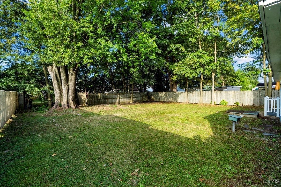 405 Van Roen Road Utica, NY 13502 - Photo 3 of 25