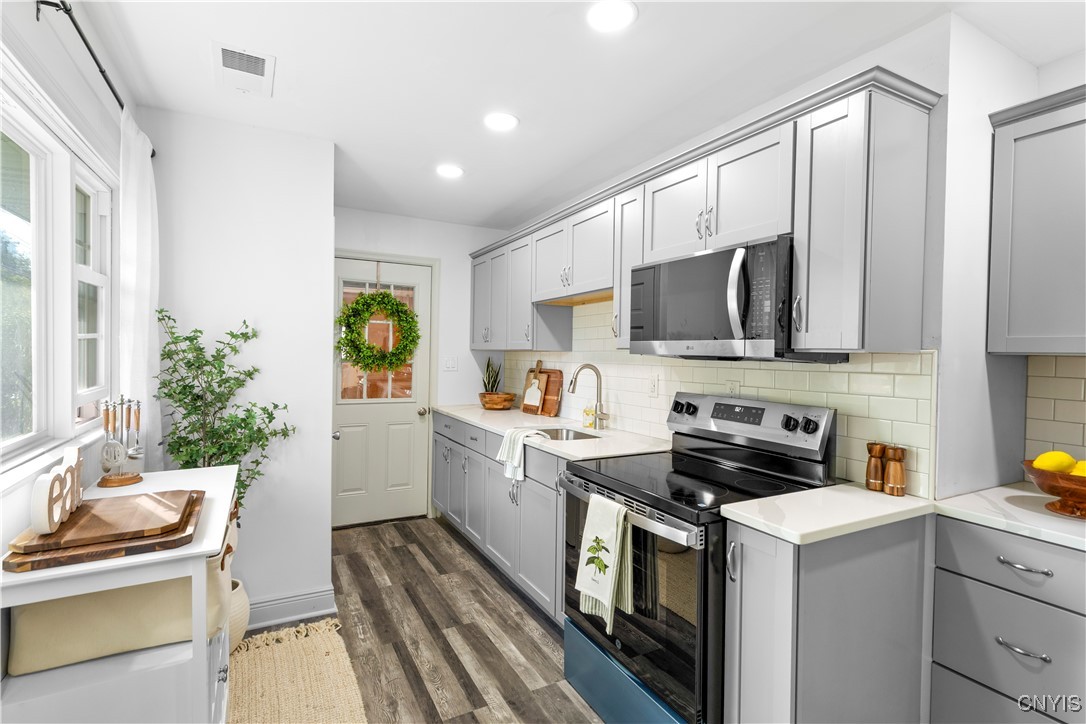 405 Van Roen Road Utica, NY 13502 - Photo 5 of 25