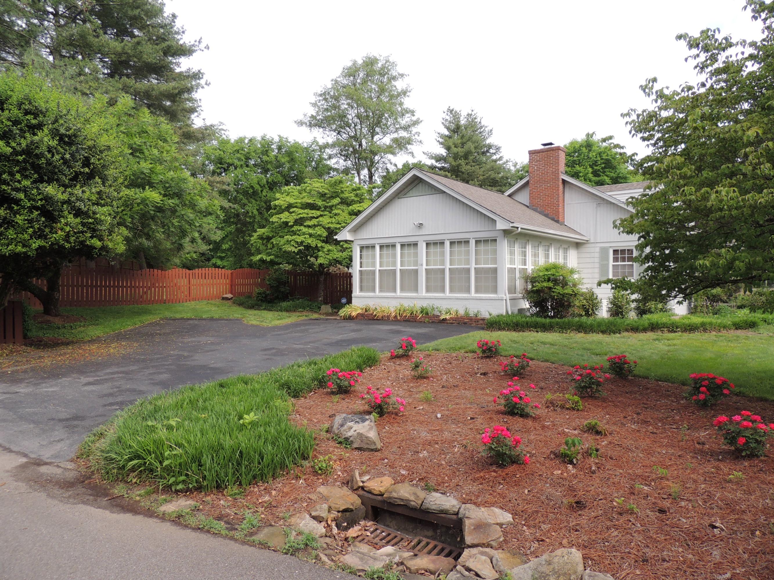 1141 Southgate Road Southwest Knoxville, TN 37919 - Photo 23 of 31 Side VIew