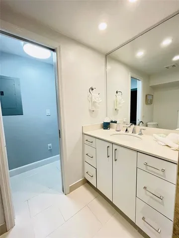 $500,000 | 1705 North Riverside Drive, Unit 2, Pompano Beach, FL 33062