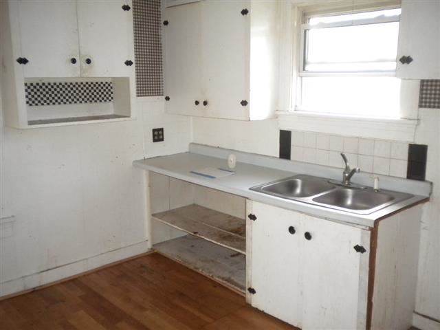 204 South Rolff Street Davenport, IA 52802 - Photo 2 of 8 Gallery Image 2