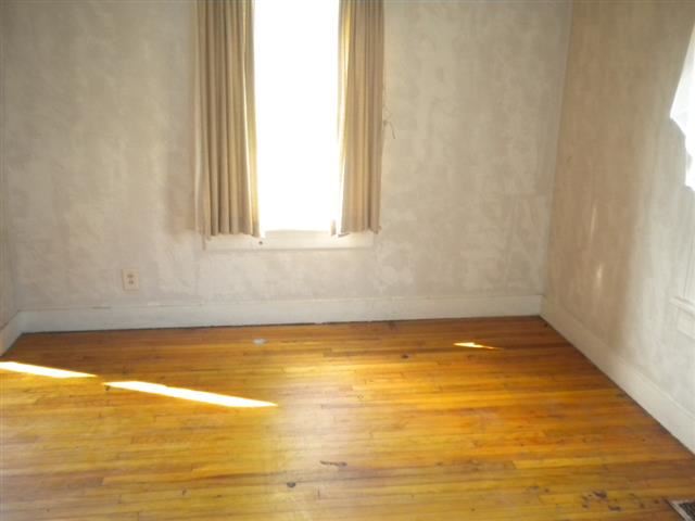 204 South Rolff Street Davenport, IA 52802 - Photo 4 of 8 Gallery Image 4