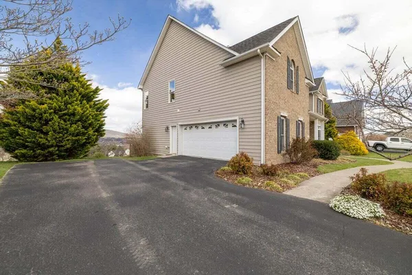 $675,000 | 2229 River Oaks Drive, Salem, VA 24153