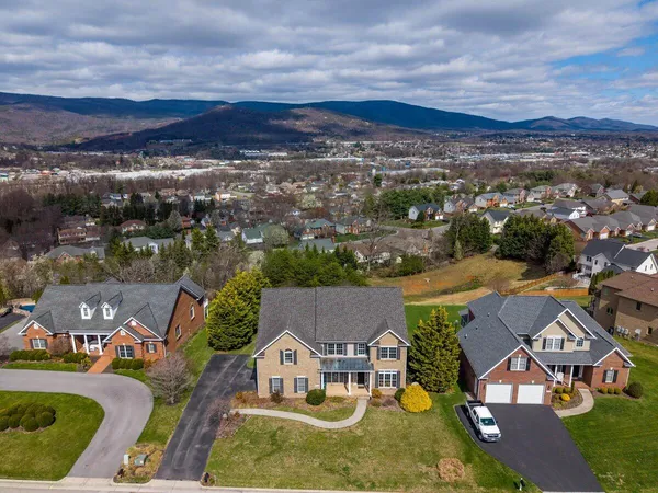 $675,000 | 2229 River Oaks Drive, Salem, VA 24153