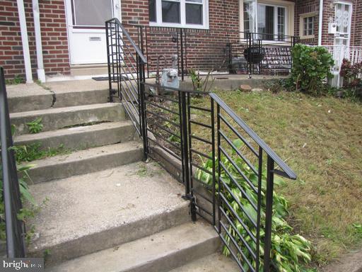 234 Sanford Road Upper Darby, PA 19082 - Photo 3 of 28