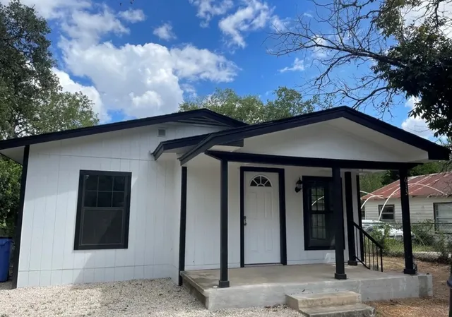 $1,400 | 613 South Saunders Street, Seguin, TX 78155
