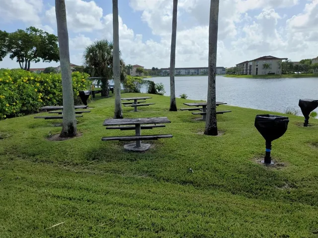 $1,550 | 300 Southwest 134th Way, Unit E211, Pembroke Pines, FL 33027