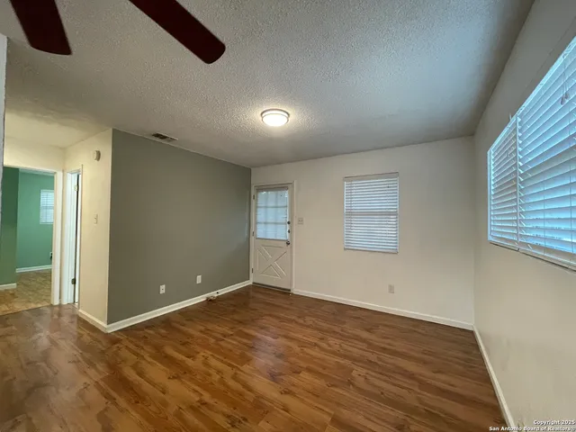 $975 | 2238 Deer Run Pass, Canyon Lake, TX 78133