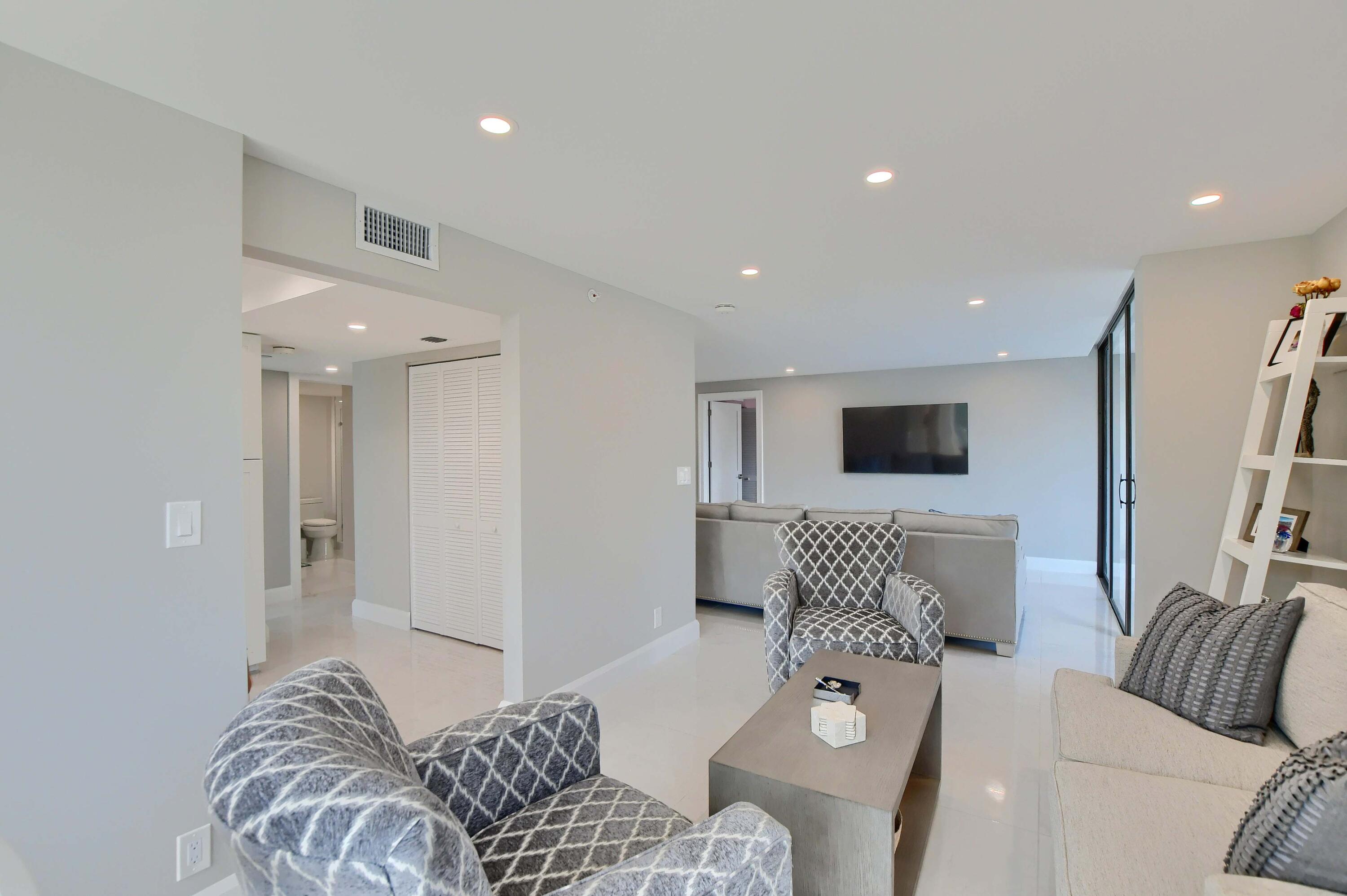 7847 Lakeside Boulevard, Unit 1032 Boca Raton, FL 33434 - Photo 11 of 49 11_ebf_1630-hdr(5)